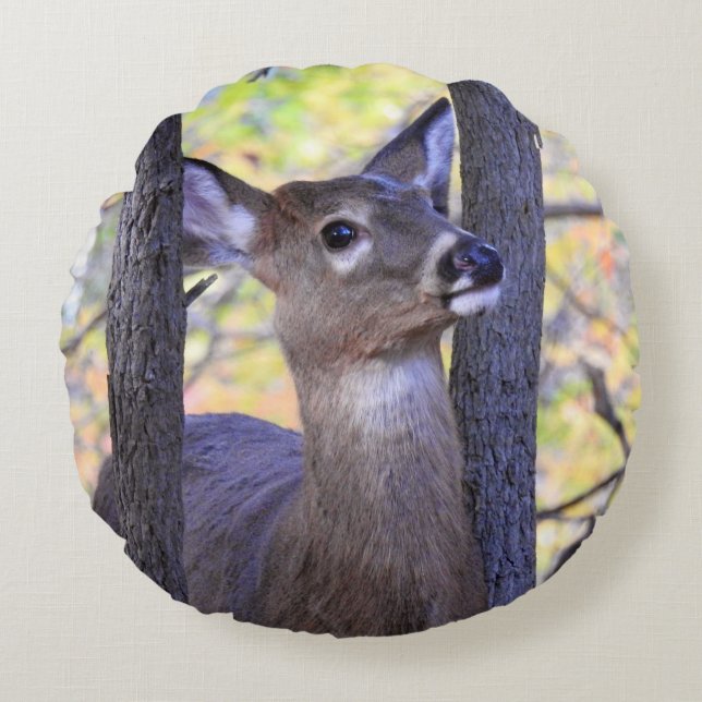 Cute Deer Close-Up  Round Cushion (Front)