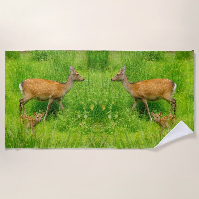 Cute deer with baby beach towel (Front)