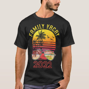 Cute Family Vacay 2022 Men Women Teens Cool Beach T-Shirt