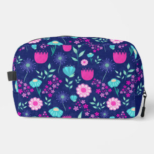 Cute floral pattern background dopp kit