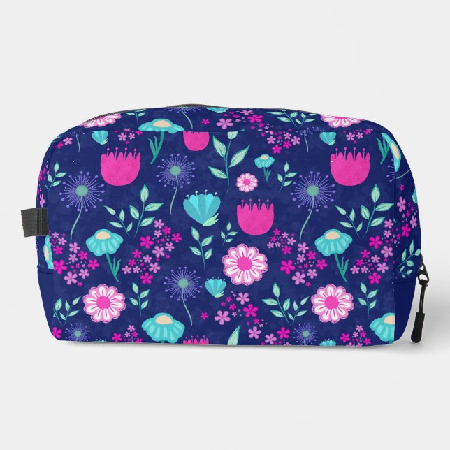 Cute floral pattern background dopp kit (Front)