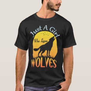 Cute Full Moon Wolf     Just A Girl Who Loves Wolv T-Shirt