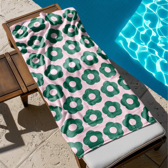 Cute Green Floral Pattern Retro Bath Towel (summer floral pattern bath towel, dopamine decor design, bath essentials, cute cold colorful design)