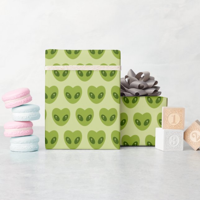Cute Green Heart-Shaped Alien Head Pattern Wrapping Paper (Baby Shower)