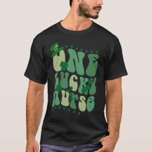 Cute Groovy One Lucky Nurse Retro St Patrick's Day T-Shirt