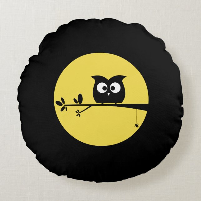 Cute Halloween Owl with customised Moon colours Round Cushion (Front)