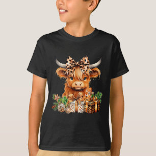 Cute Highland Cow Christmas Santa Highland Cow Lov T-Shirt