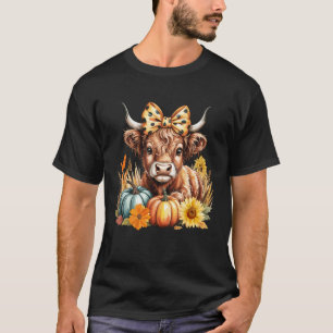 Cute Highland Cow with Bow Pumpkins Sunflowers Fal T-Shirt