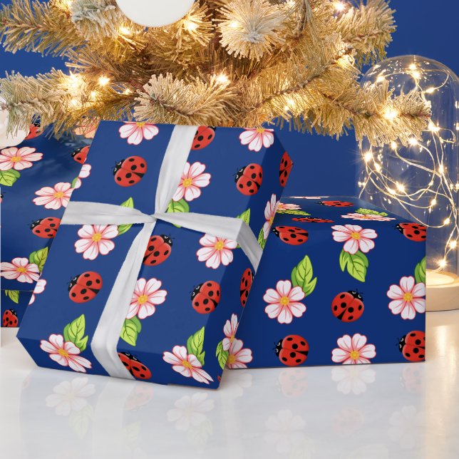 Cute Ladybug and Daisy Pattern Wrapping Paper (Holidays)