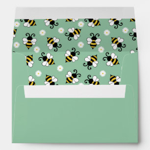 Cute little bees and daisy flowers pattern envelope