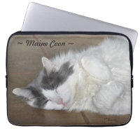 Cute maine coon cat Laptop Sleeve