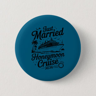 Cute married honeymoon cruise 2026 newlyweds 6 cm round badge