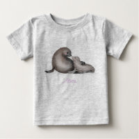 Cute mother and baby fur seals T-shirt (color)