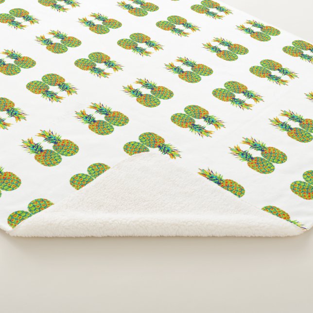 CUTE Pair Pineapple Pattern Sherpa Blanket (3/4)