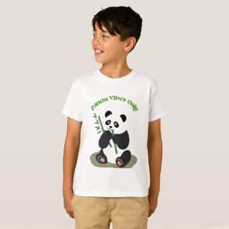 Cute Panda Eating Bamboo Wildlife Nature T-Shirt