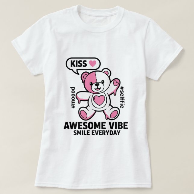 Cute Pink Teddy Bear Saying Kiss – Kawaii Love Bea T-Shirt (Design Front)