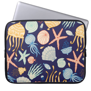 Cute seamless pattern with jellyfish, shells, fish laptop sleeve