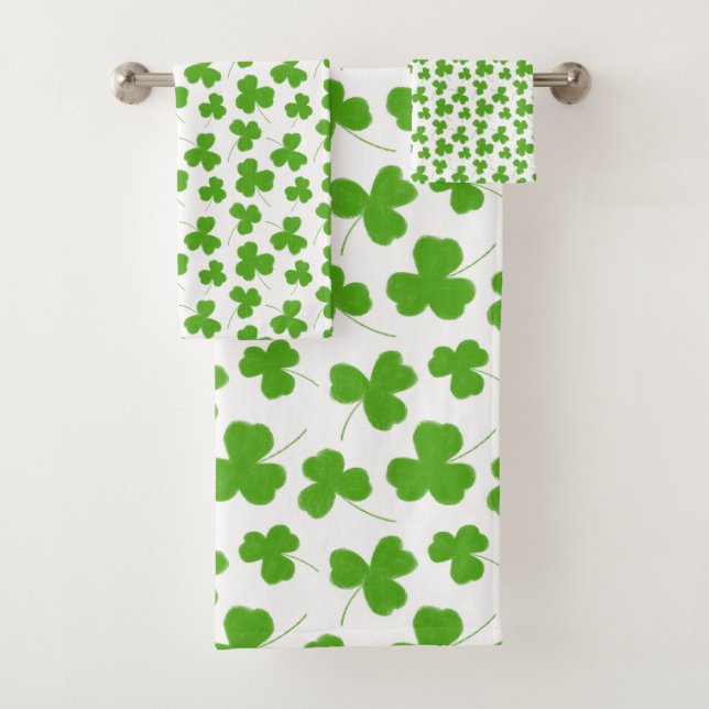 Cute Shamrock Pattern White Bath Towel Set (Insitu)