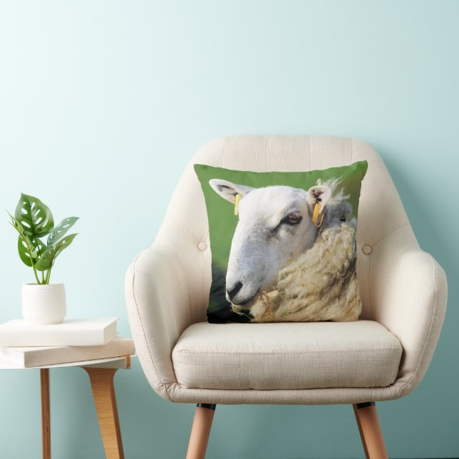 CUTE SHEEP   CUSHION (Chair)