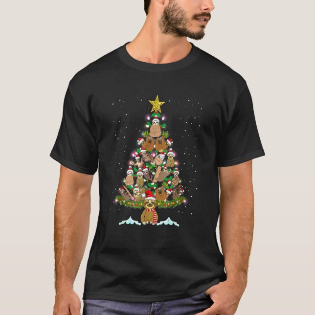 Cute Sloth Christmas Tree  Sloth Santa Hat Men Wom T-Shirt (Front)