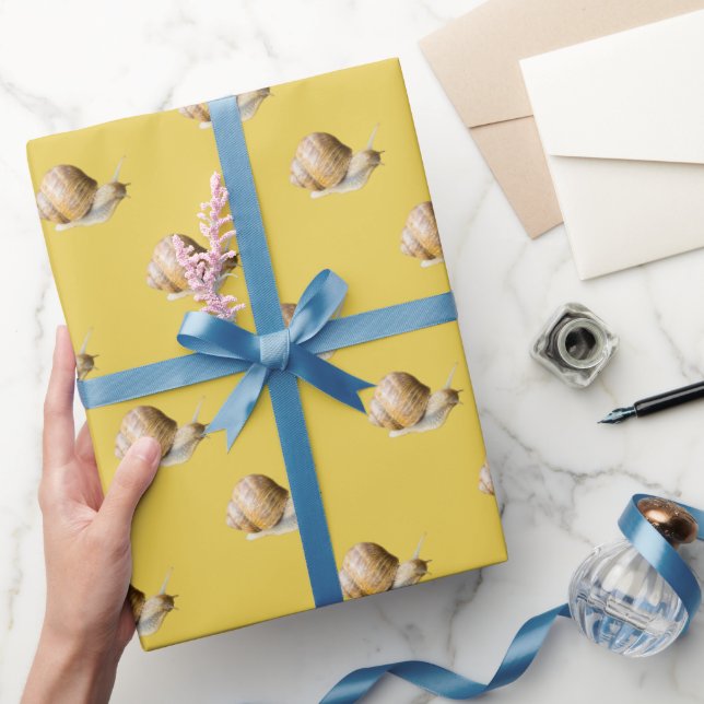 Cute Snail On Yellow Wrapping Paper (Gifting)