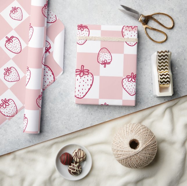 cute strawberry chequerboard pattern wrapping paper (Crafts)