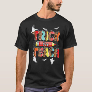 Cute Trick Or Teach Fun Halloween Teacher Leopard  T-Shirt