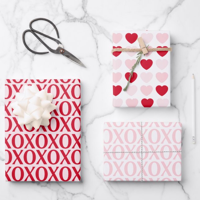 Cute Valentine Day XOXO Red And Pink Wrapping Paper Sheet (Front)