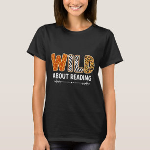 Cute wild about reading safari animal bookworm T-Shirt