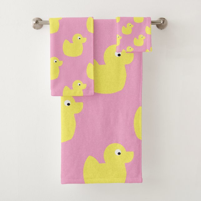 Cute yellow duckies pattern bath towel set (Insitu)