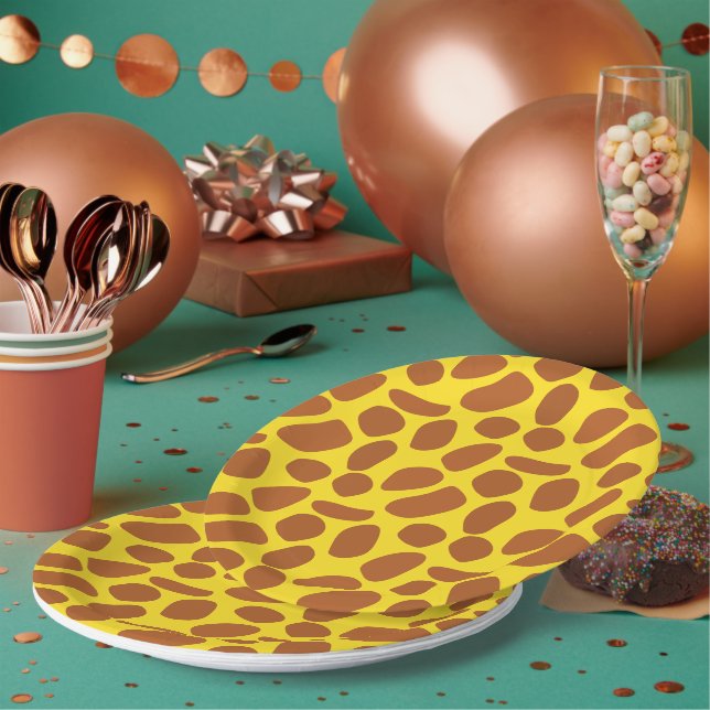 Cute yellow giraffe skin seamless pattern paper plate (Multi)