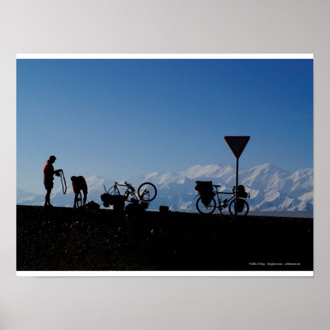 Cyclotourisme au Kirghizistan Poster (Front)
