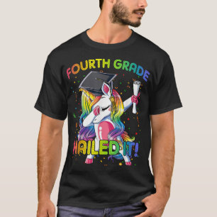 Dabbing Fourth Grade Unicorn Graduation Class 2022 T-Shirt