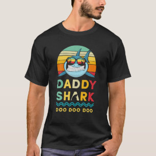 Daddy Shark Fathers Day Retro Dad Gift T-Shirt
