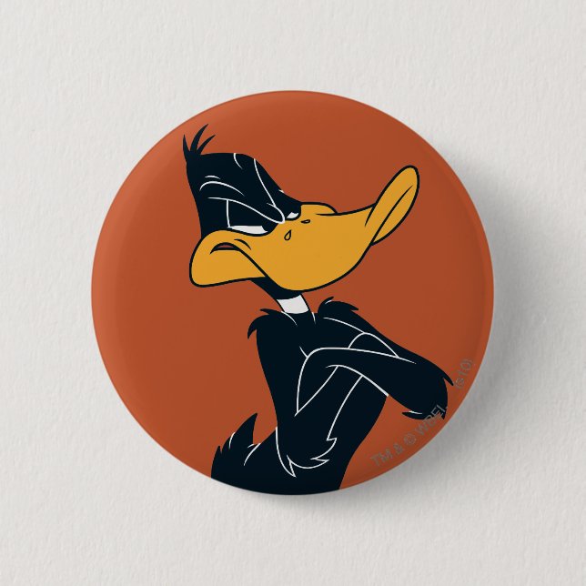 DAFFY DUCK™ with Arms Crossed 6 Cm Round Badge (Front)