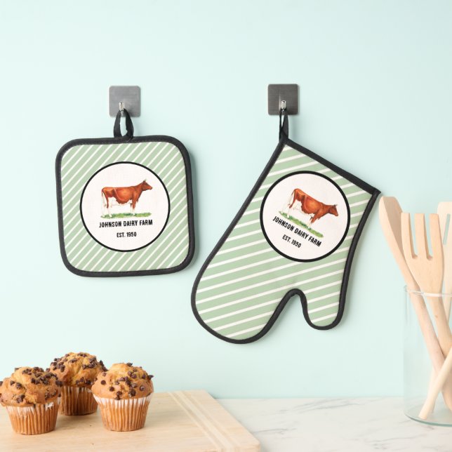 Dairy Farm Brown and White Cow standing in grass Oven Mitt & Pot Holder Set (Insitu(Hanging))
