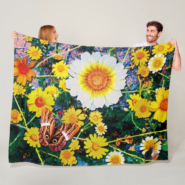 Daisies May Fleece Blanket (In Situ)