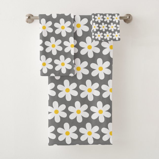 Daisies Retro Floral Pattern White Grey Bath Towel Set (Insitu)