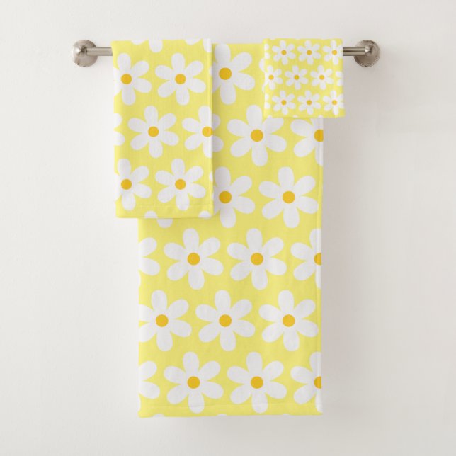 Daisies Retro Floral Pattern White Yellow Bath Towel Set (Insitu)