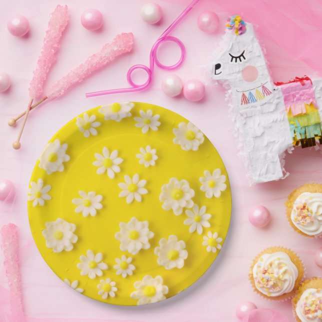 Daisies with a yellow background      paper plate (Party)