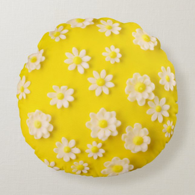 Daisies with a yellow background  round cushion (Front)