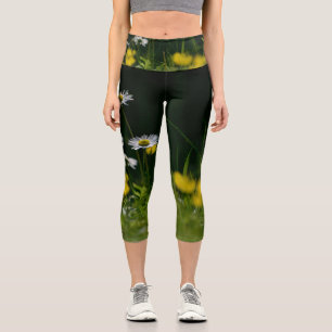Daisy Dream: Beautiful Floral Nature Capri Leggings
