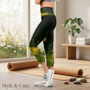 Daisy Dream: Beautiful Floral Nature Capri Leggings