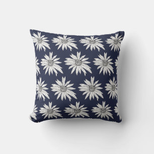Daisy Floral Pattern Throw Pillow