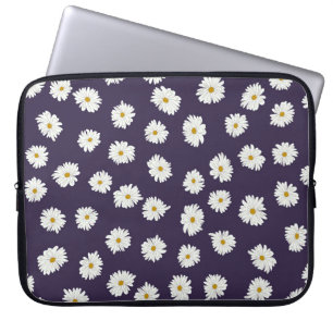 Daisy flowers: small, seamless pattern. laptop sleeve