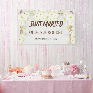 Daisy Just married wedding party wooden floral Banner