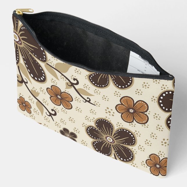 “Daisy May” Print Cosmetic Bag (Open)