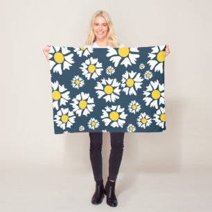 Daisy Pattern, Floral Pattern, White Daisies Fleece Blanket