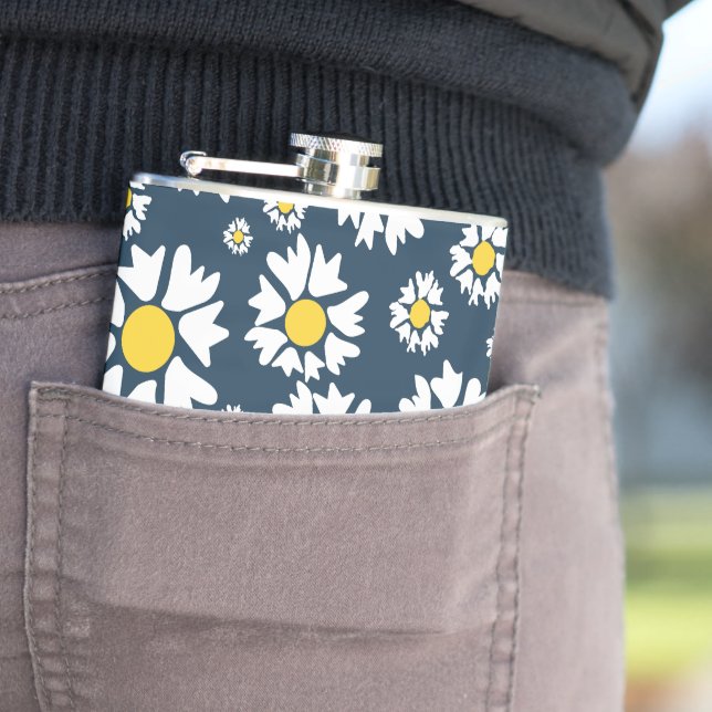 Daisy Pattern, Floral Pattern, White Daisies Hip Flask (In Situ)
