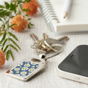 Daisy Pattern, Floral Pattern, White Daisies Key Ring